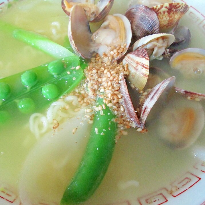 インスタントラーメンを使ってアサリラーメン